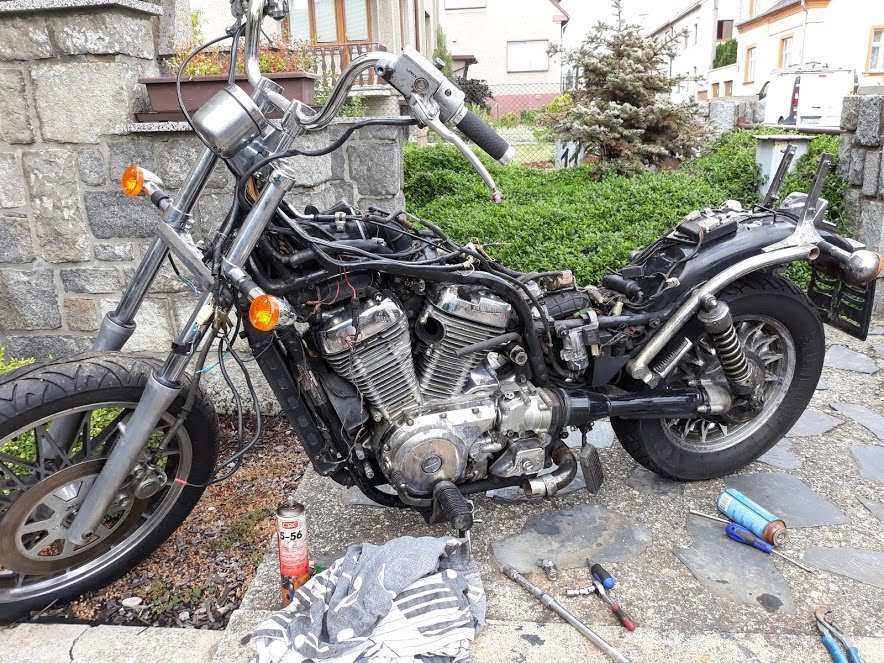 Suzuki Intruder vs700